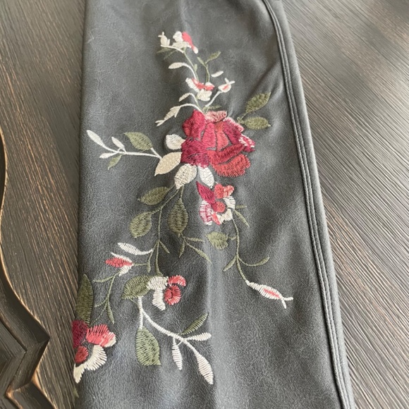 LYSSE Size Medium Faux Leather Leggings Dark Gray Emboirdery at Ankle - Picture 8 of 9